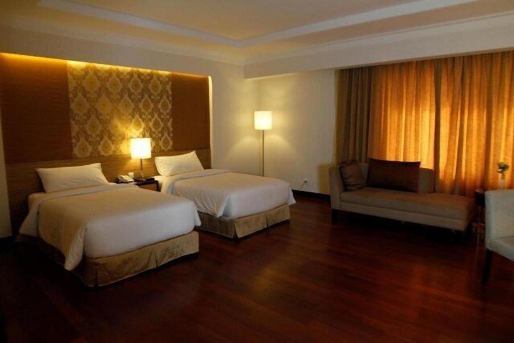 Grand Basko Hotel Padang Kültér fotó